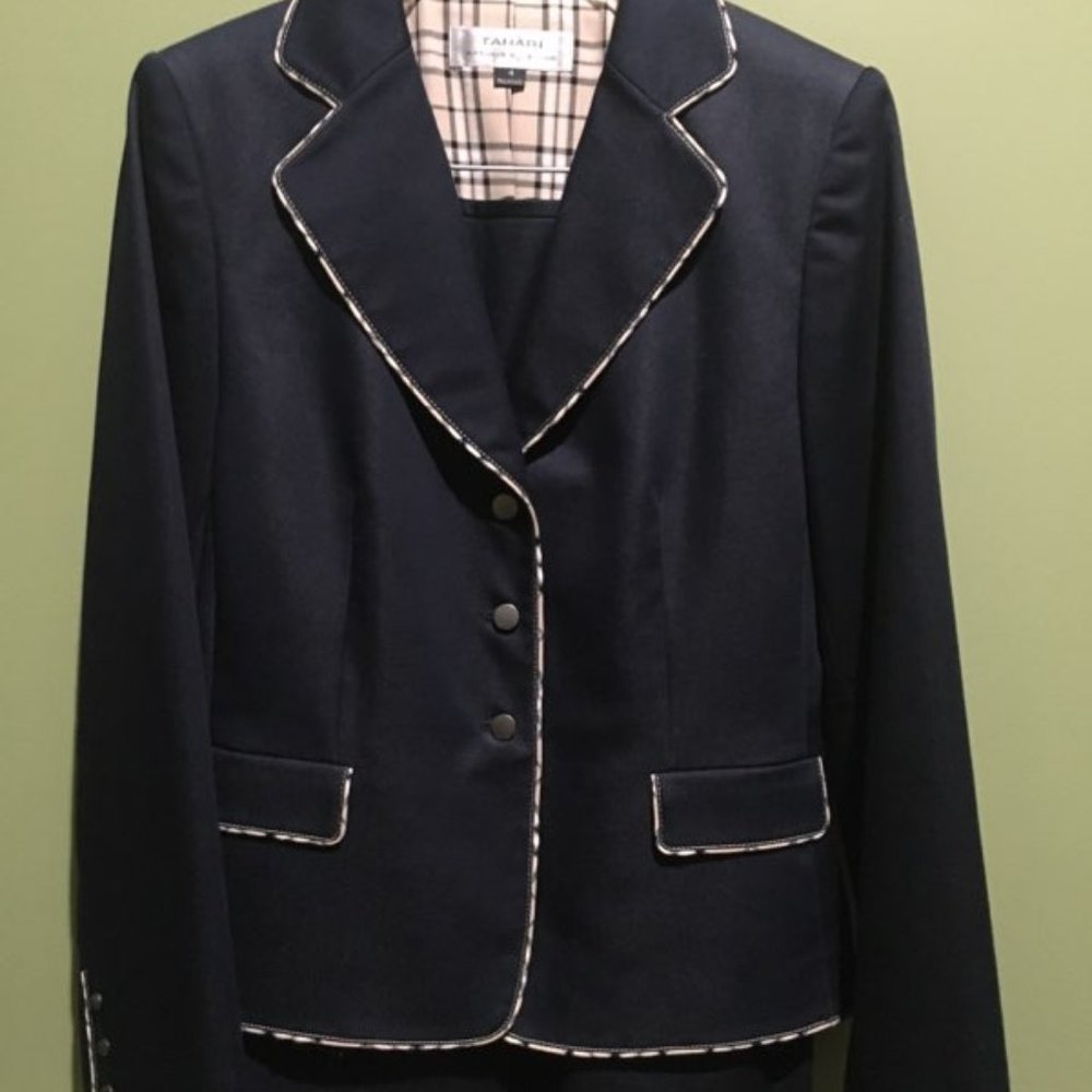 Tahari skirt/jacket set size 4 (NEVER WORN)